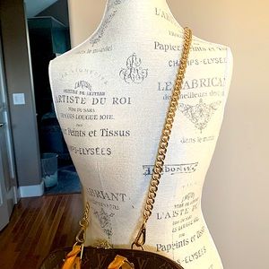 Custom made gold colored chain for my Alma. Notice that the hardware is high end